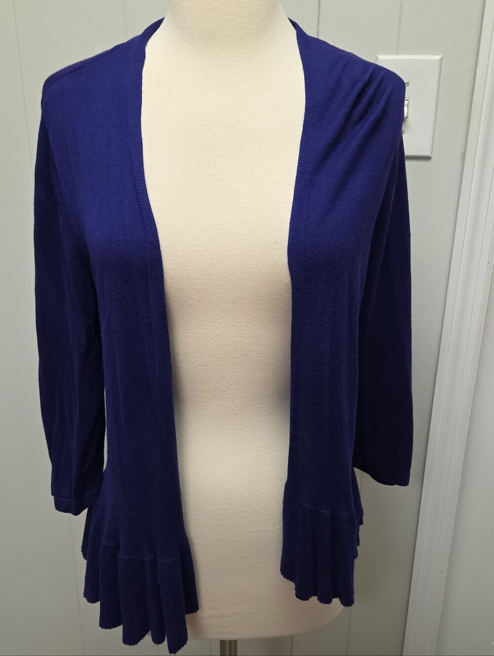 Chicos 1 Open front Cardigan Purple Ruffled Hem 3/4 Sleeve Rayon Knit Sweater M